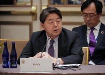 新型コロナ対策(グローバル行動計画)に関する外相会合で発言する、林外務大臣の様子