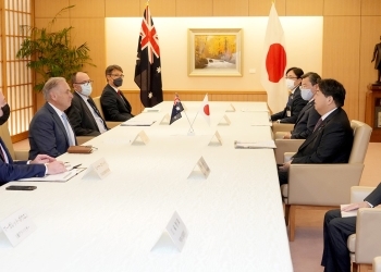 林外務大臣が、ファレル・オーストラリア貿易・観光大臣と会談している様子