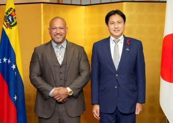 アレクサンデル・ラモン・ラミレス・カプリレス氏と武井外務副大臣