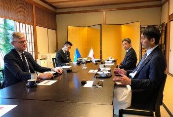 山田外務副大臣とラクロワ国連平和活動担当事務次長との会談