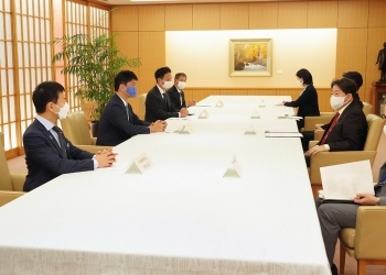 林外務大臣が、国連世界食糧計画（WFP）国会議員連盟一行と懇談している様子