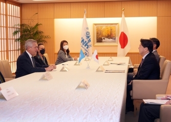 林外務大臣が、グランディ国連難民高等弁務官と会談を行っている様子
