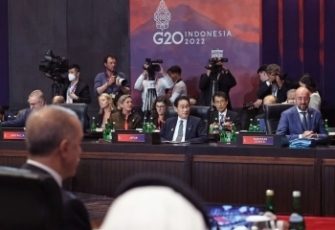 G20サミットのセッション1に臨む岸田総理大臣