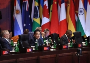 G20サミットの国際保健セッションに臨む岸田総理大臣
