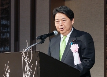 祝辞を述べる林芳正外務大臣