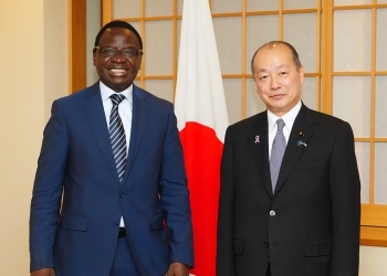 セリーヌ・ゲイ・ジョップ・セネガル共和国大統領特別顧問(大臣)兼サンジャラ市長と髙木啓外務大臣政務官