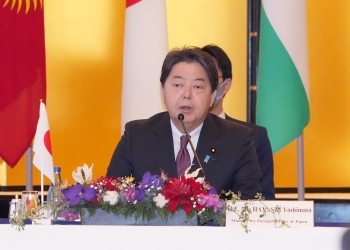外相会合で発言する、林大臣の様子