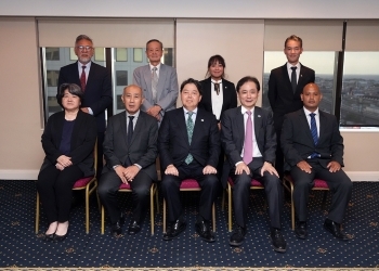 林外務大臣と在アルゼンチン日系人との集合写真