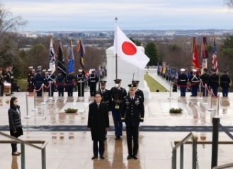 アーリントン国立墓地における岸田総理大臣の様子