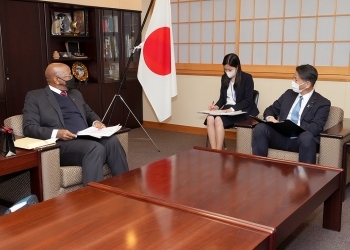 ンゴニャマ駐日南アフリカ共和国大使による山田副大臣表敬
