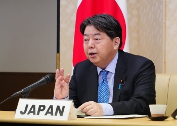 新型コロナ対策(グローバル行動計画)に関する外相会合で発言している林外務大臣の様子