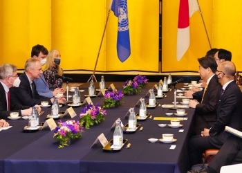 林外務大臣が、クールシ・チャバ国連総会議長と会談を行っている様子