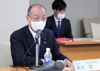 会合で発言する髙木外務大臣政務官