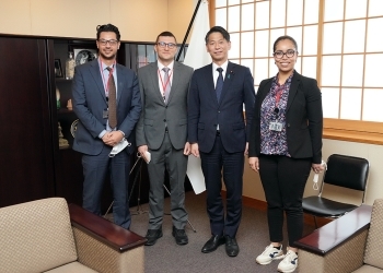 「第六回中東における暴力的過激主義対策に関する対話」参加者による山田外務副大臣表敬1