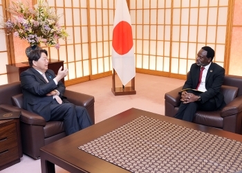 マルワラ国際連合大学学長による林外務大臣表敬の様子