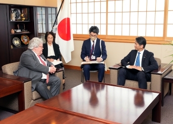 ビュティコファ欧州議会議員による山田外務副大臣表敬の様子