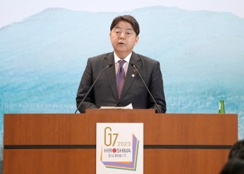 議長国会見に臨む林外務大臣