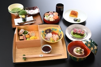 20日のワーキングランチで提供された食事の写真