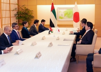 アブダッラーUAE外相と会談する林大臣