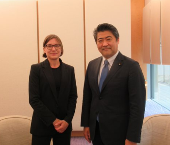 スポリアリッチ赤十字国際委員会（ICRC）総裁による木原内閣官房副長官表敬の際の記念写真