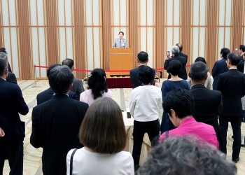 演台に立ち講演を行う林大臣と、講演を聴講する関係者の様子