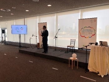 「国連を支える世界こども未来会議」に出席して挨拶をする武井外務副大臣