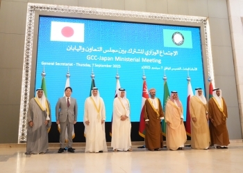 第1回日・GCC外相会合出席者の集合写真