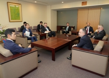 アルバニア・日本友好議員連盟一行と辻󠄀外務副大臣の会談