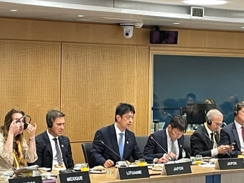 国際エネルギー機関(IEA)重要鉱物・クリーンエネルギー・サミットに出席する高村外務大臣政務官
