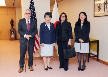 上川大臣と全米商工会議所・米日経済協議会一行による集合写真