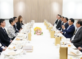 サルムサイ・ラオス副首相兼外務大臣との夕食会に臨む上川外務大臣