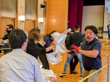 官民合同テロ・誘拐対策実地訓練での逃げる訓練の様子