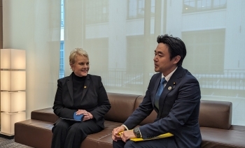 (写真)マケイン国連世界食糧計画(WFP)事務局長と穂坂外務大臣政務官