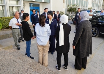 パレスチナ人中学生との再会を喜ぶ上川外務大臣