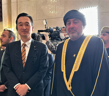 (写真)深澤外務大臣政務官とサイード・ビン・スルタン・ビン・ヤアルブ・アル・ブサイディ文化スポーツ青年省次官