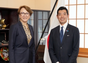 (写真)辻󠄀副大臣とデコット・フランス欧州・外務省事務次官