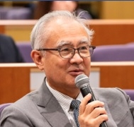 講評を述べる石井審査委員長の様子