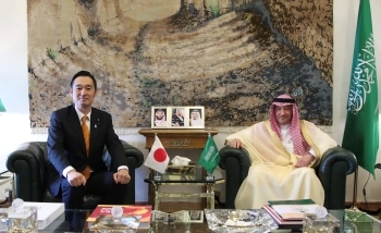 深澤外務大臣政務官とホレイジー副外相との会談の様子