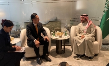 深澤外務大臣政務官とカーディ・スポーツ副大臣との会談の様子