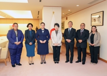 (写真)上川外務大臣と駐日太平洋島嶼国大使グループ