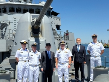 高村外務大臣政務官のスターリング海軍基地視察