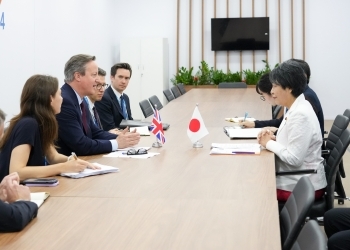 上川外務大臣とキャメロン英国外務・英連邦・開発相の会談の様子