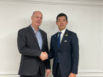 ハネグビNSC議長兼国家安全保障顧問と握手を交わす辻󠄀外務副大臣