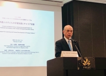 開催挨拶を行う柘植副大臣