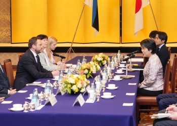 日・エストニア外相会談及びワーキング・ディナーの様子