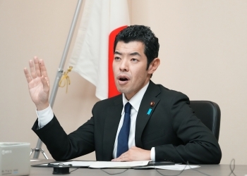 インド太平洋経済枠組み(IPEF)オンライン閣僚級会合で発言する辻󠄀外務副大臣