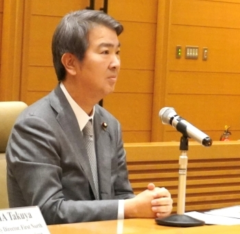 表敬を受ける石原総理補佐官