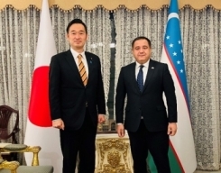 深澤政務官とアブドゥラフモノフ