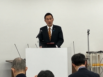 開会挨拶をする深澤陽一外務大臣政務官