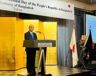 バングラデシュ独立記念日レセプションで挨拶を行う柘植外務副大臣